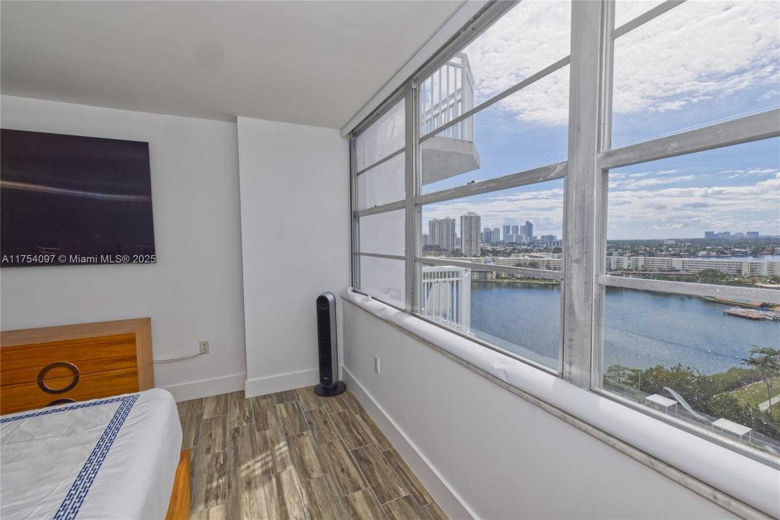 Small Image of 18061 BISCAYNE BLVD #1703, Aventura Number 16