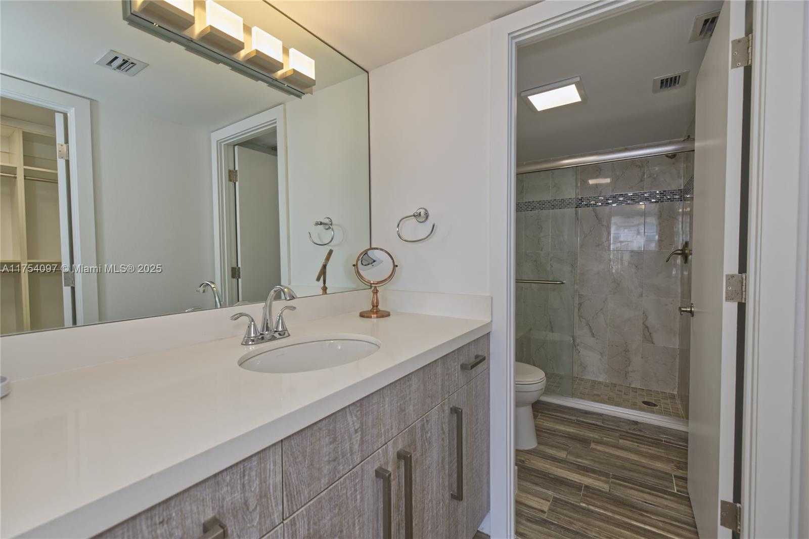 Small Image of 18061 BISCAYNE BLVD #1703, Aventura Number 19