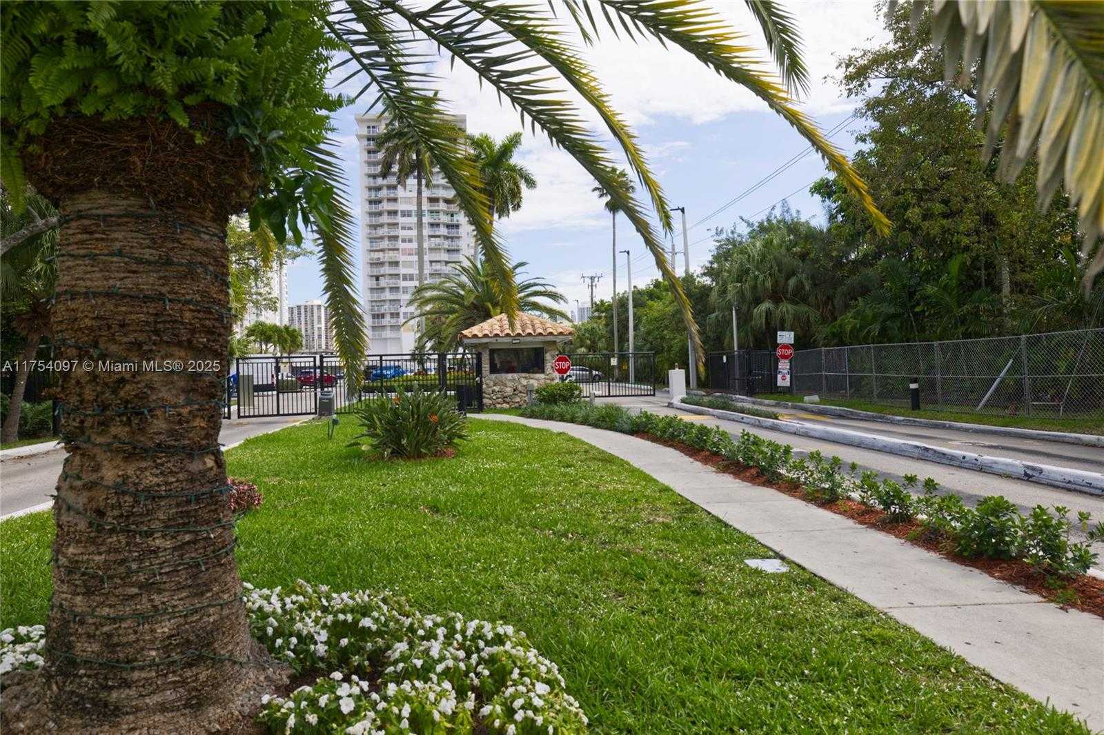 Small Image of 18061 BISCAYNE BLVD #1703, Aventura Number 2