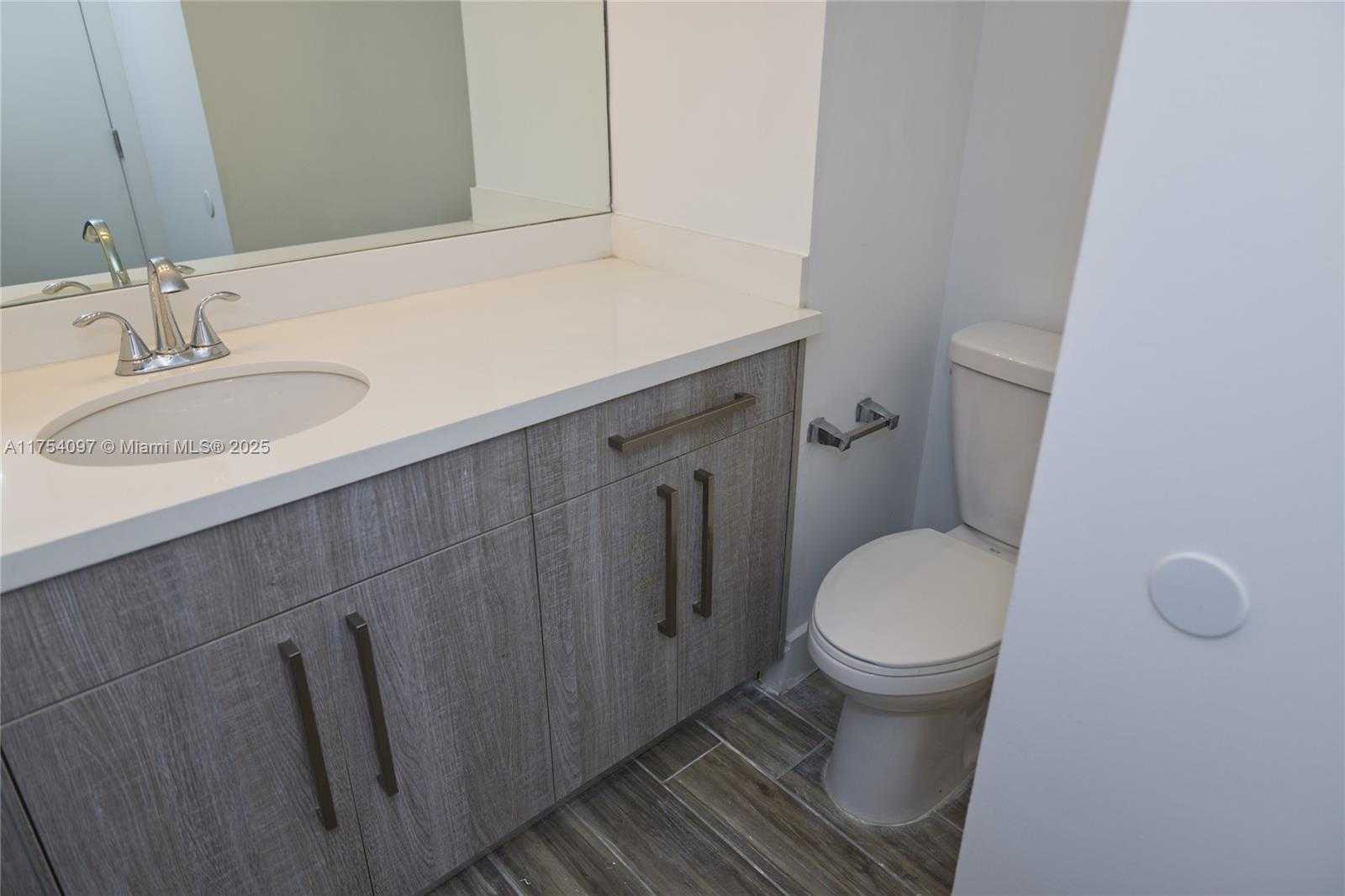 Small Image of 18061 BISCAYNE BLVD #1703, Aventura Number 31
