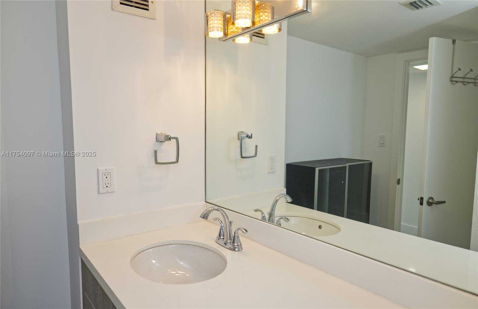 Small Image of 18061 BISCAYNE BLVD #1703, Aventura Number 32
