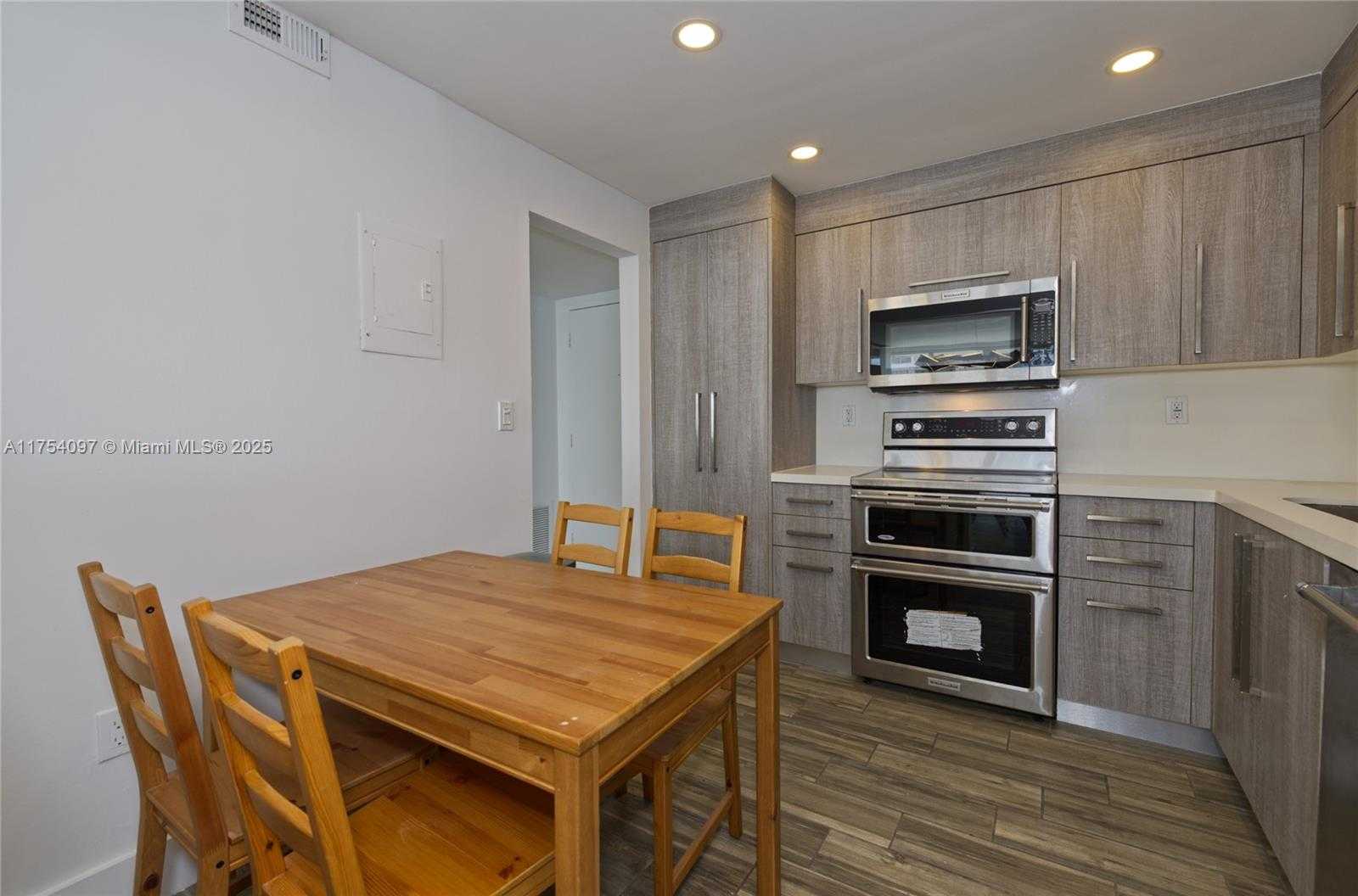 Small Image of 18061 BISCAYNE BLVD #1703, Aventura Number 9