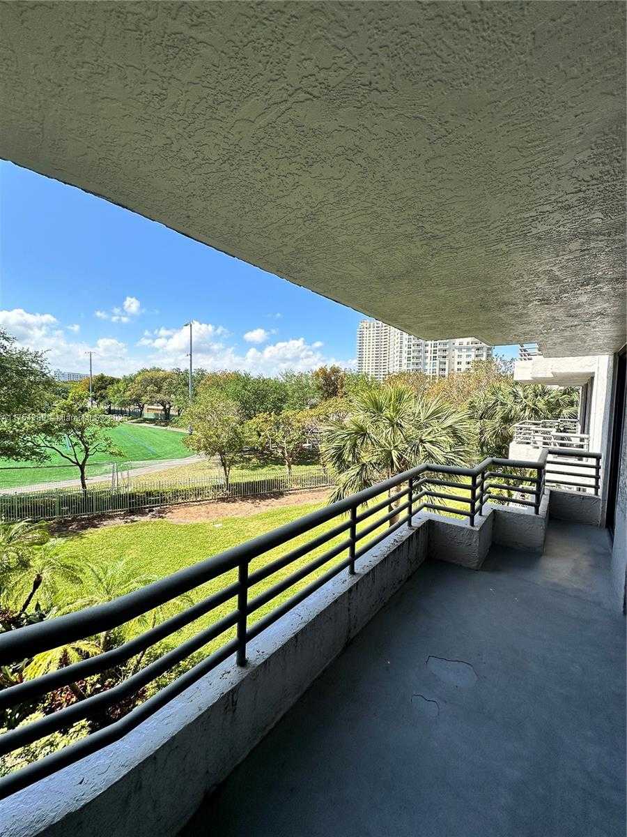 Small Image of 3300 NORTH EAST 191ST ST #304, Aventura Number 4