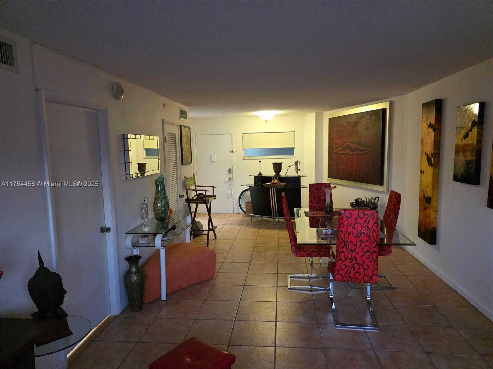 Small Image of 1881 Washington Ave, Miami Beach, FL 33139, USA Number 5