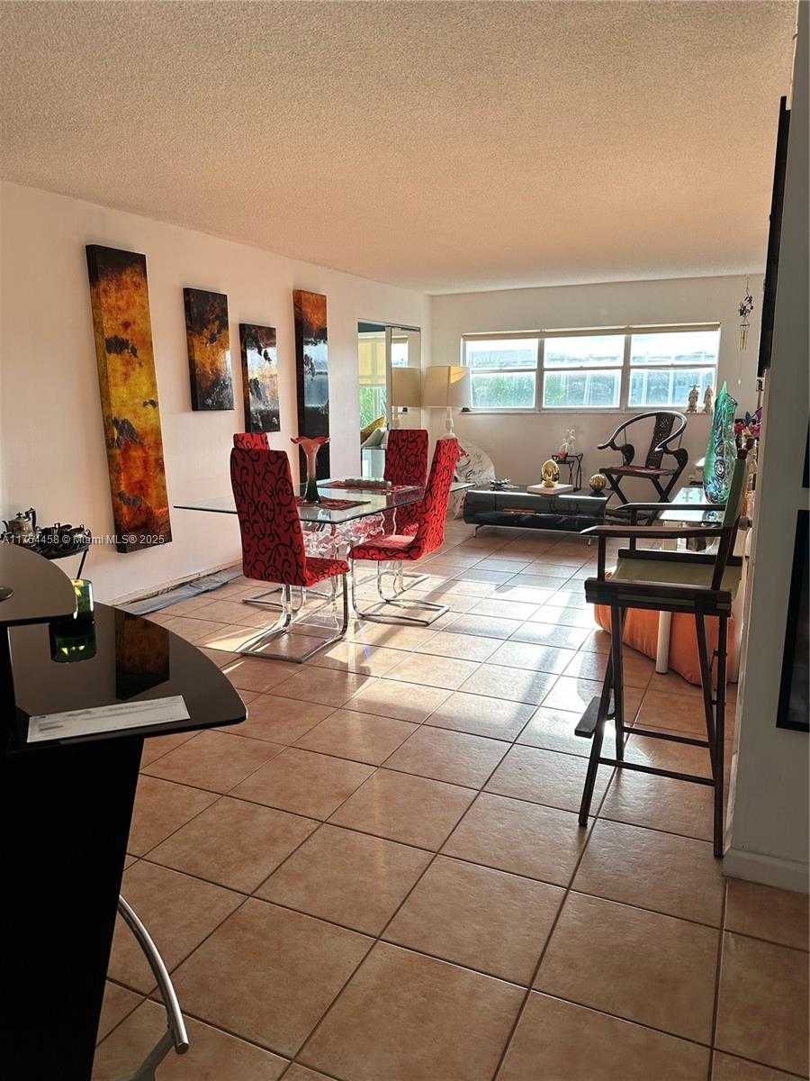 Small Image of 1881 Washington Ave, Miami Beach, FL 33139, USA Number 6