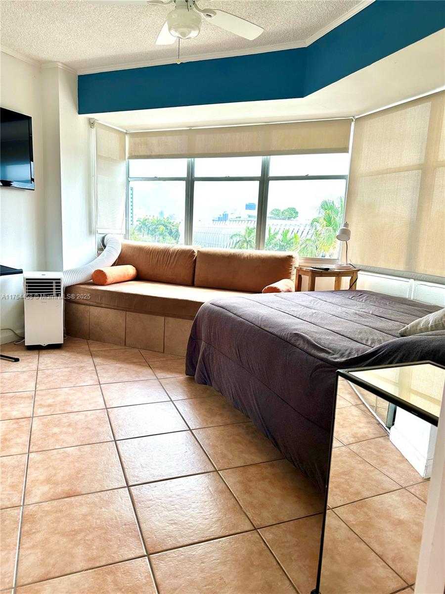 Small Image of 1881 Washington Ave, Miami Beach, FL 33139, USA Number 8