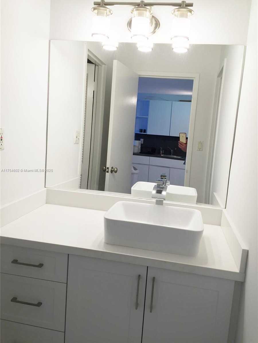Small Image of 100 LINCOLN RD #1024, Miami Beach Number 13