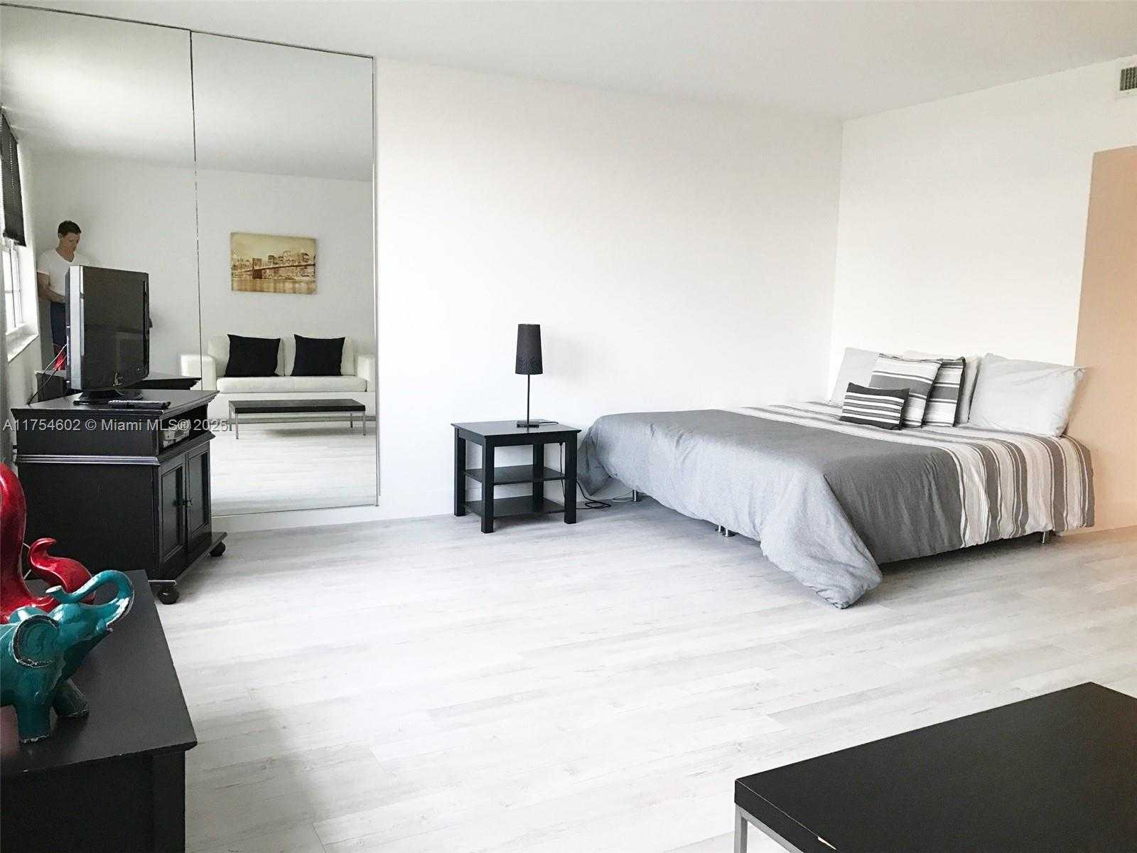 Small Image of 100 LINCOLN RD #1024, Miami Beach Number 2
