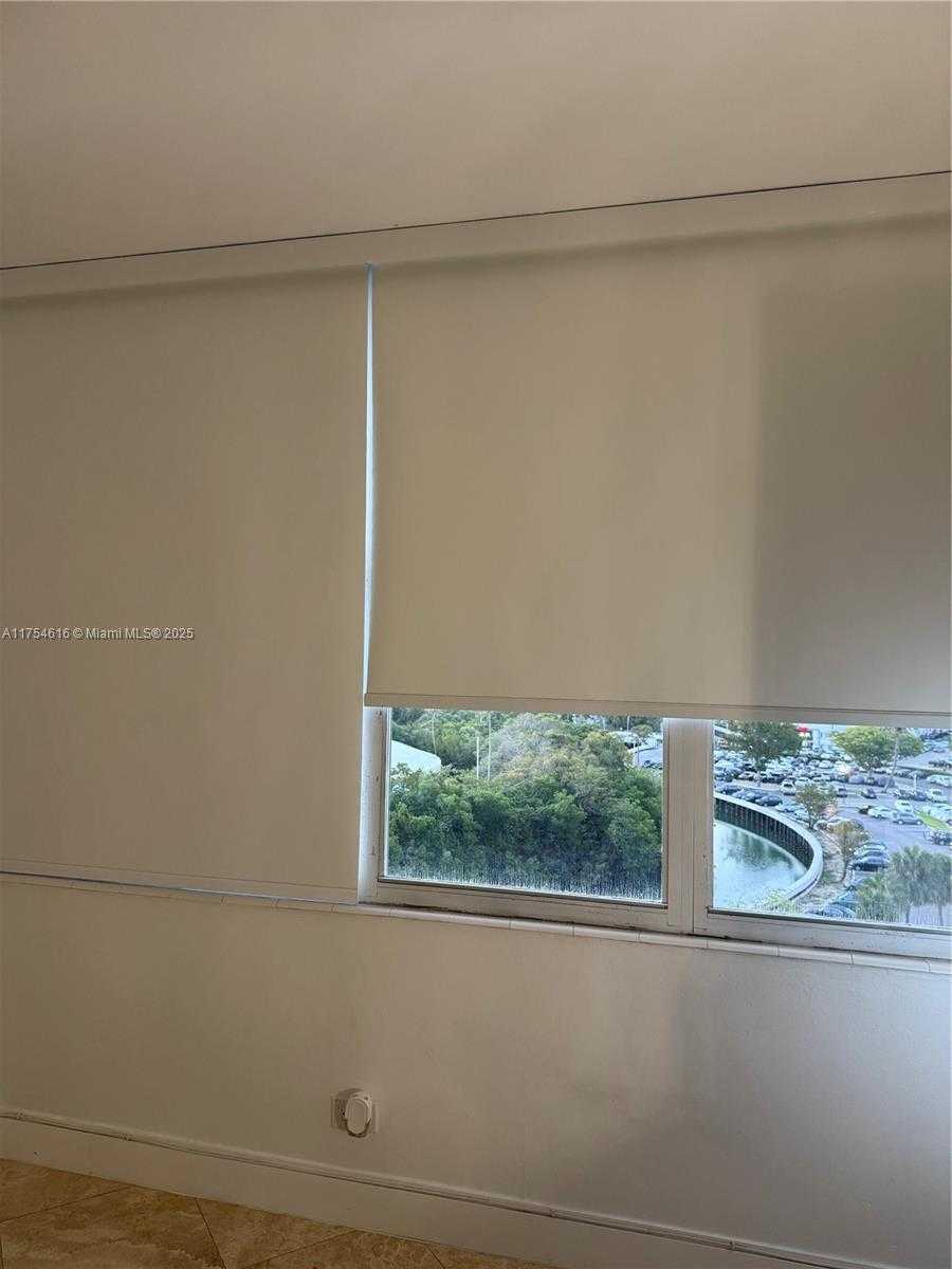 Small Image of 7441 WAYNE AVE #8M, Miami Beach Number 16