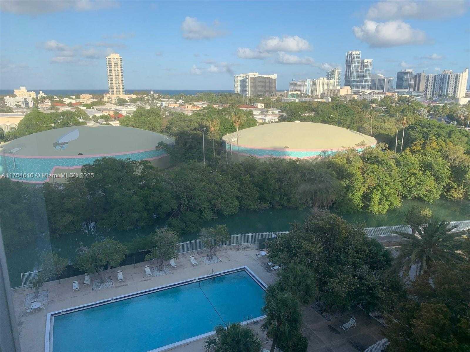 Small Image of 7441 WAYNE AVE #8M, Miami Beach Number 2