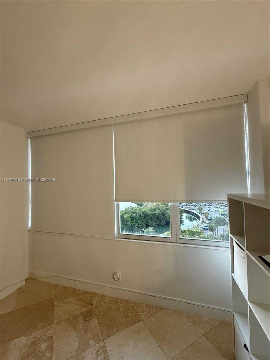 Small Image of 7441 WAYNE AVE #8M, Miami Beach Number 21