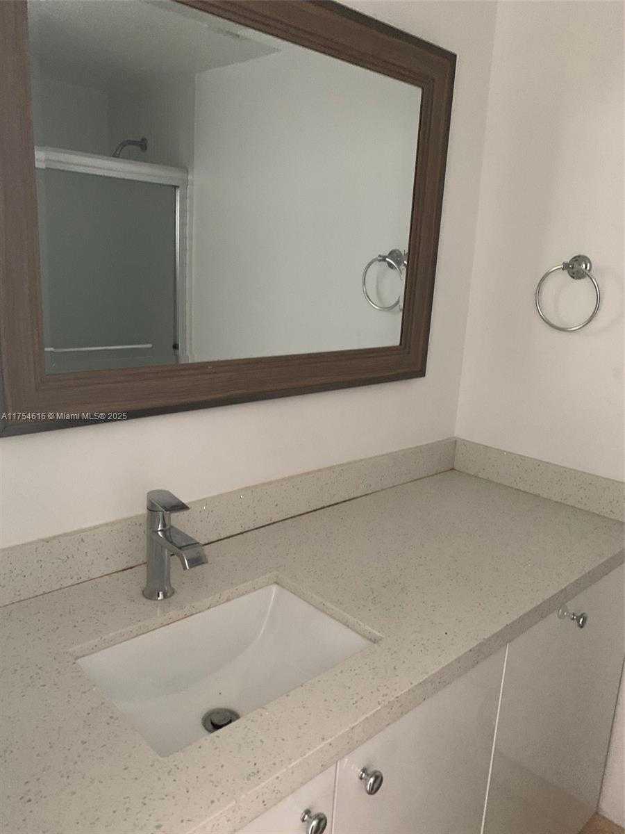 Small Image of 7441 WAYNE AVE #8M, Miami Beach Number 5