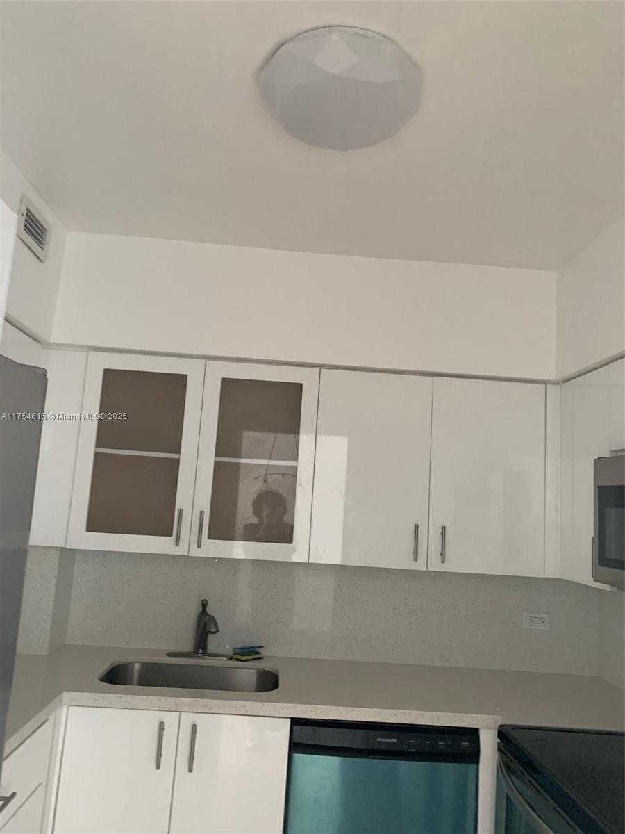 Small Image of 7441 WAYNE AVE #8M, Miami Beach Number 6