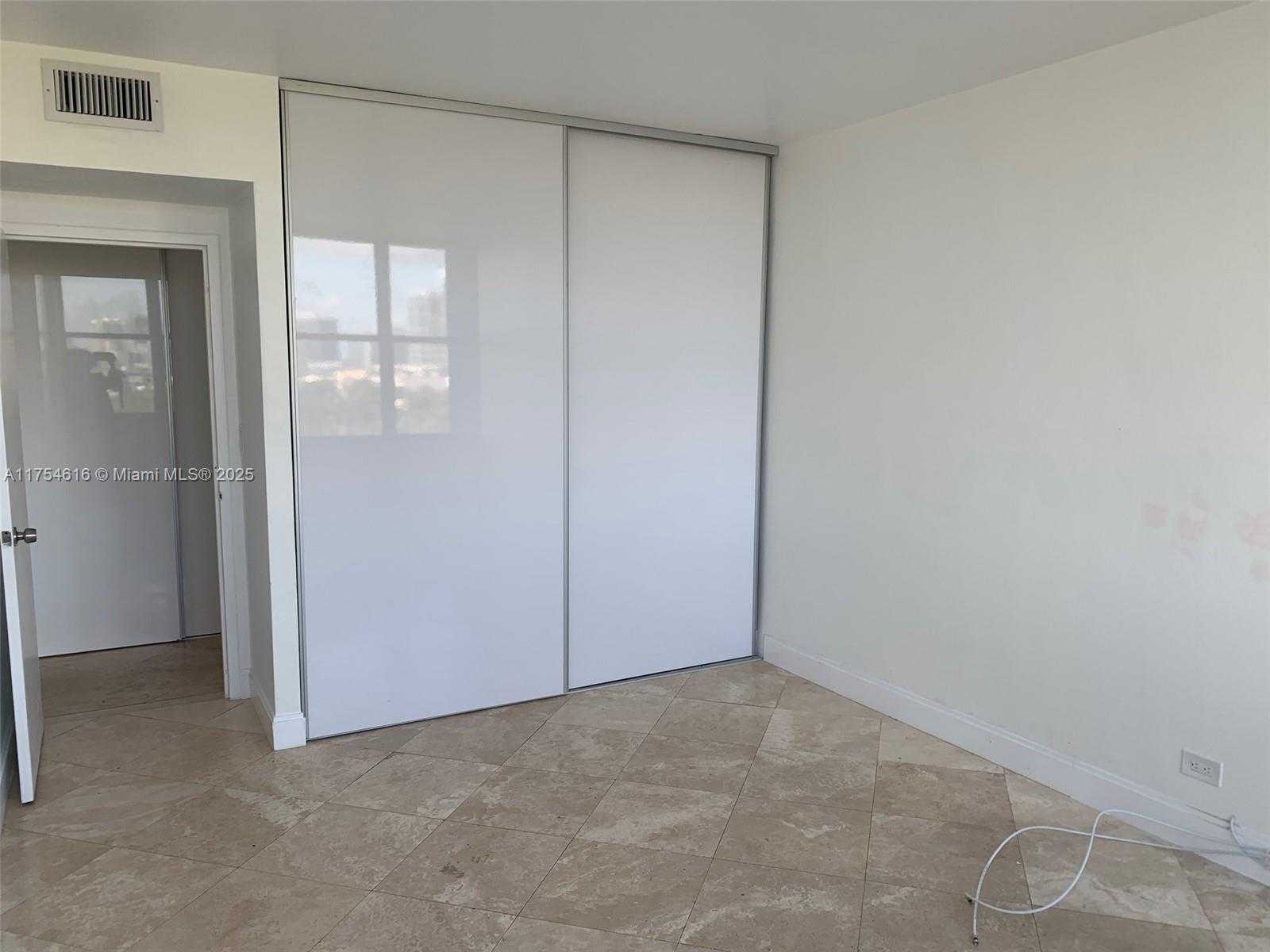 Small Image of 7441 WAYNE AVE #8M, Miami Beach Number 7