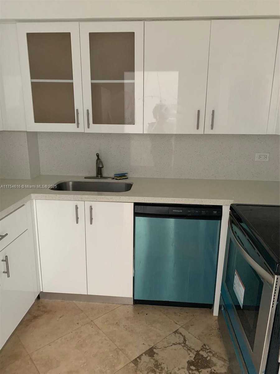 Small Image of 7441 WAYNE AVE #8M, Miami Beach Number 8