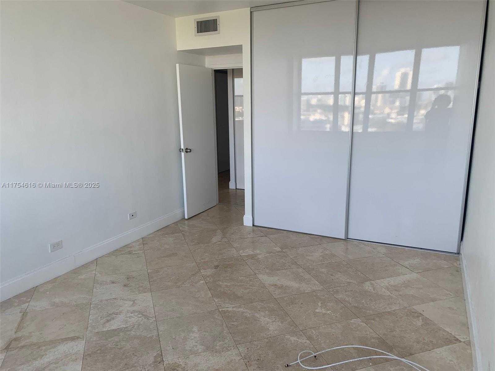 Small Image of 7441 WAYNE AVE #8M, Miami Beach Number 9