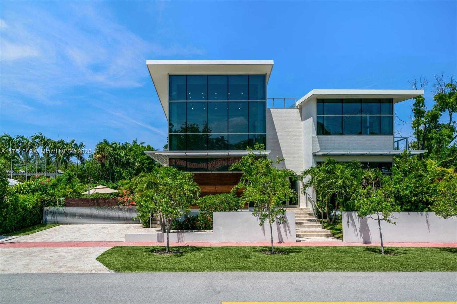 Small Image of 1201 WEST 47TH ST, Miami Beach Number 2