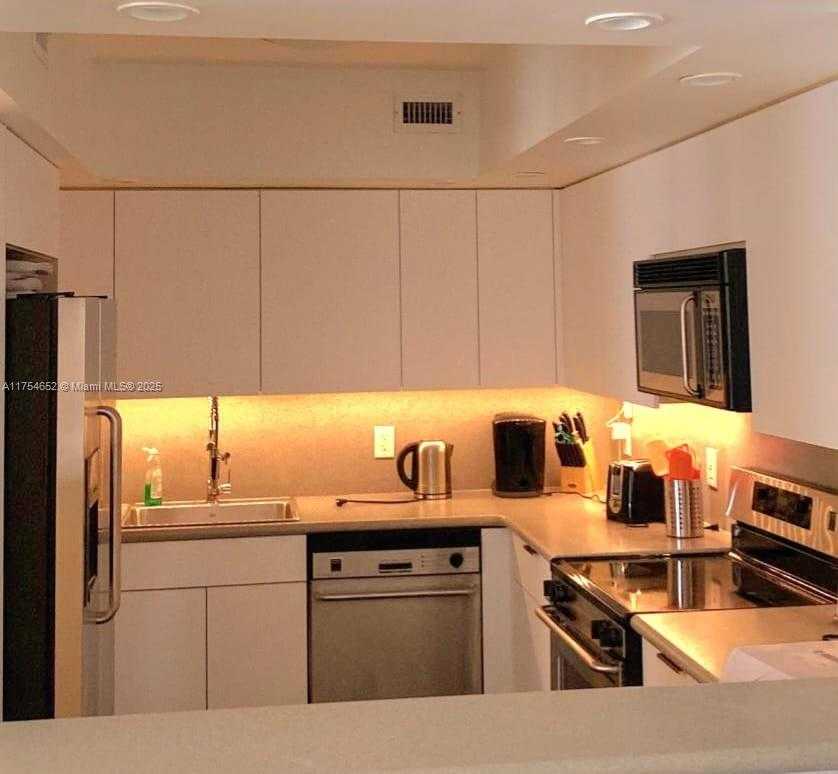 Small Image of 5600 COLLINS AVE #14H, Miami Beach Number 10