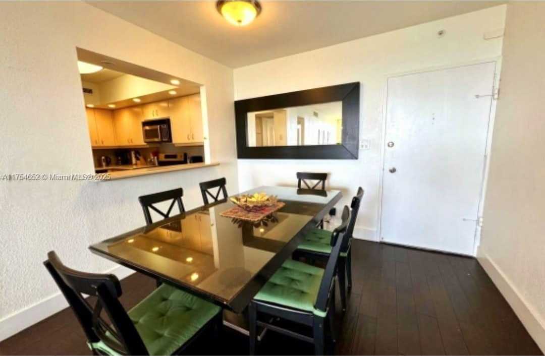 Small Image of 5600 COLLINS AVE #14H, Miami Beach Number 11