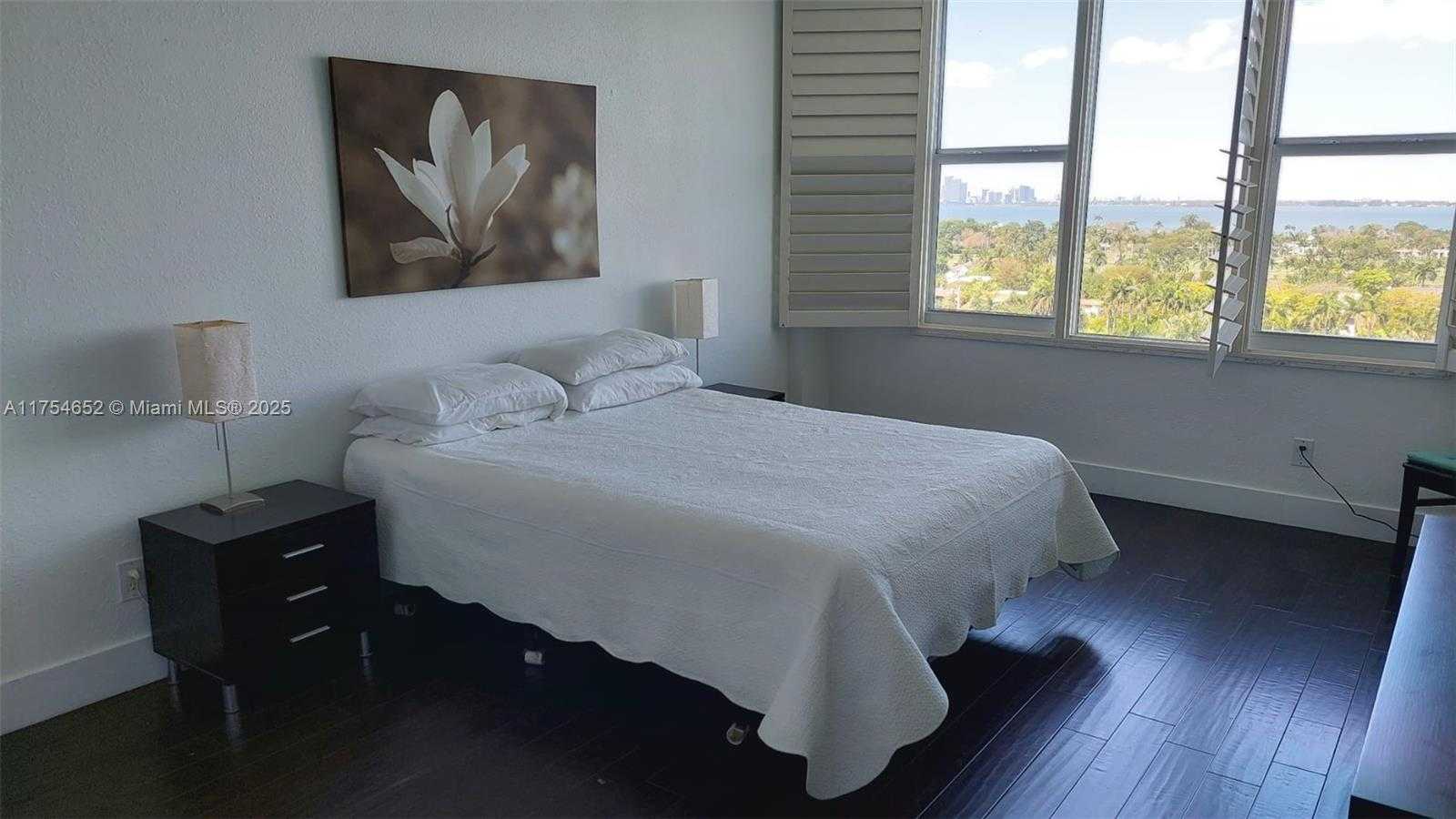 Small Image of 5600 COLLINS AVE #14H, Miami Beach Number 12