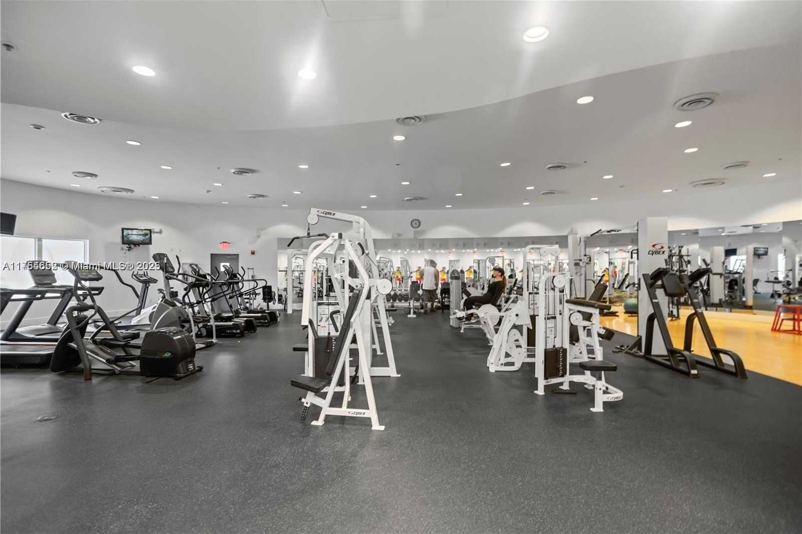 Small Image of 5600 COLLINS AVE #14H, Miami Beach Number 17