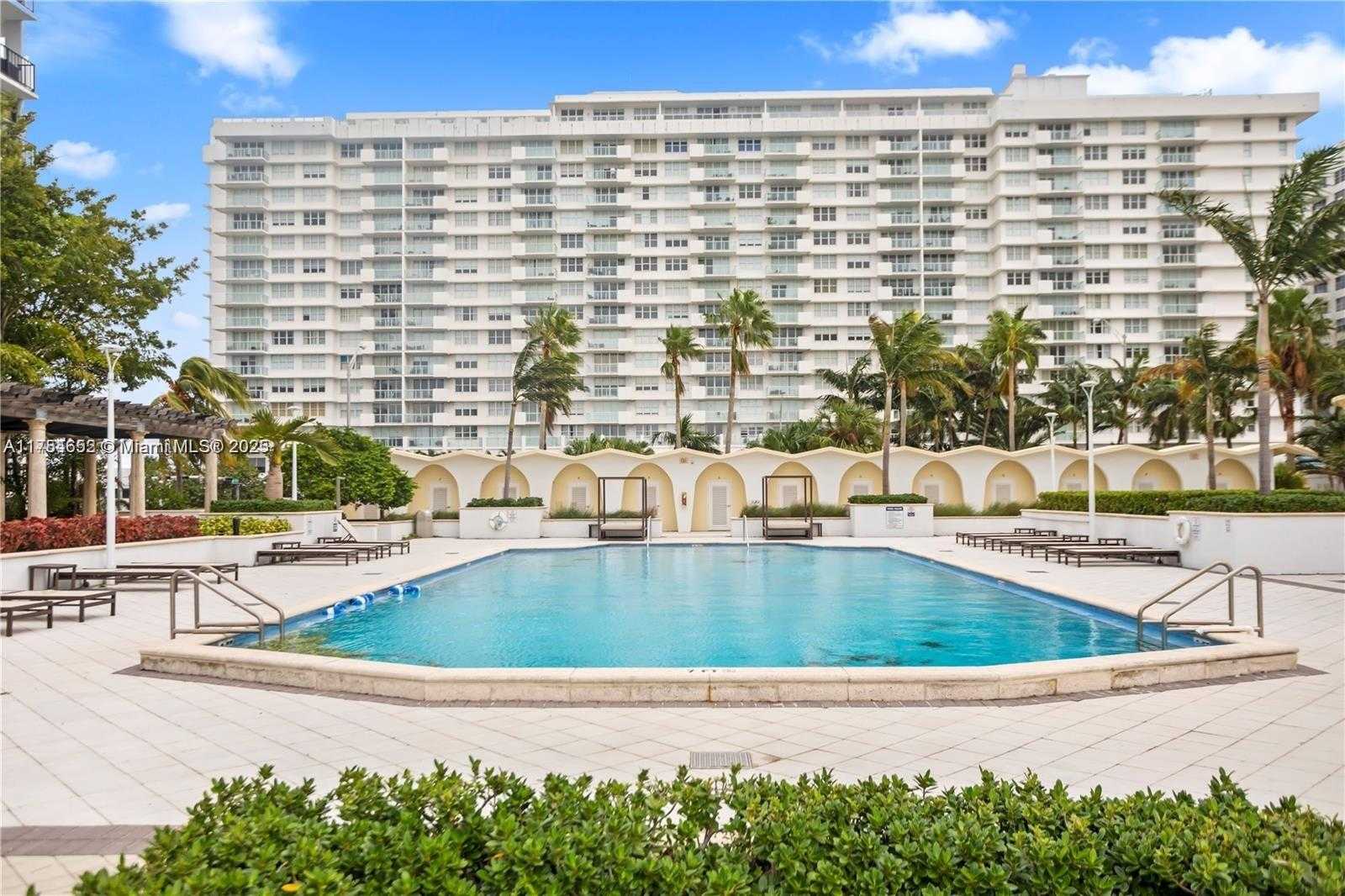 Small Image of 5600 COLLINS AVE #14H, Miami Beach Number 24