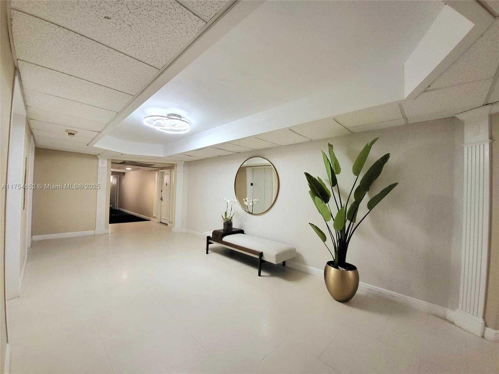 Small Image of 5600 COLLINS AVE #14H, Miami Beach Number 26