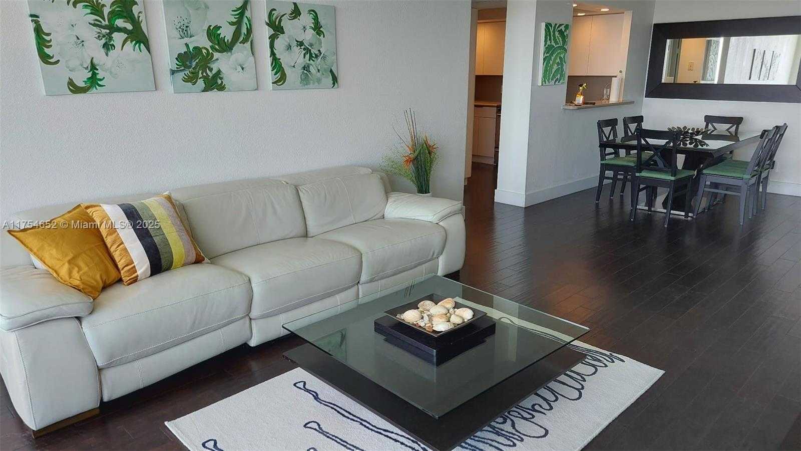 Small Image of 5600 COLLINS AVE #14H, Miami Beach Number 7