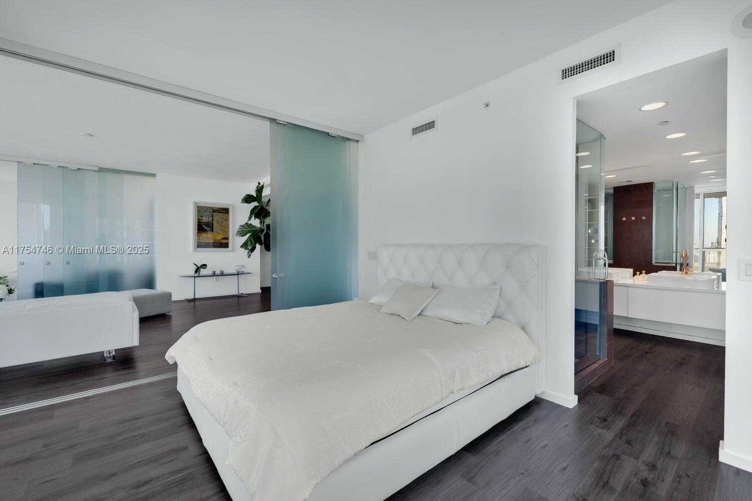 Small Image of 1040 BISCAYNE BLVD #2507, Miami Number 15
