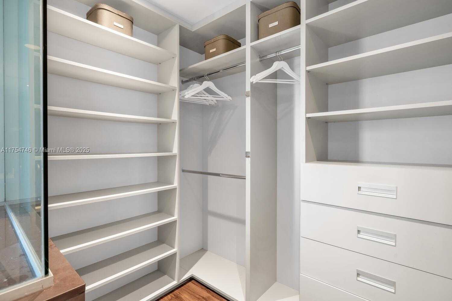Small Image of 1040 BISCAYNE BLVD #2507, Miami Number 21
