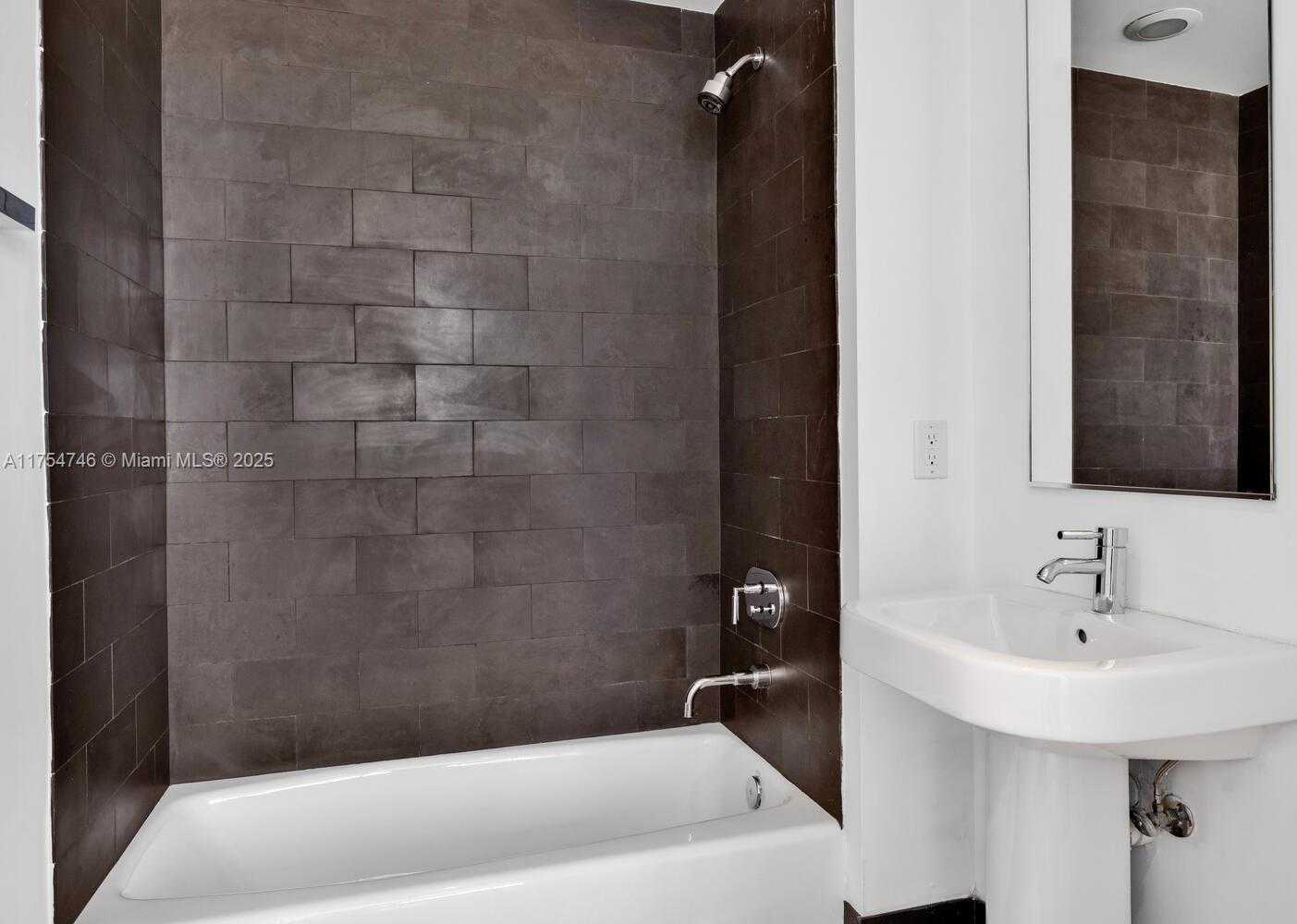 Small Image of 1040 BISCAYNE BLVD #2507, Miami Number 22