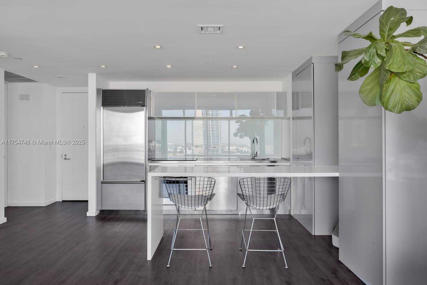 Small Image of 1040 BISCAYNE BLVD #2507, Miami Number 4