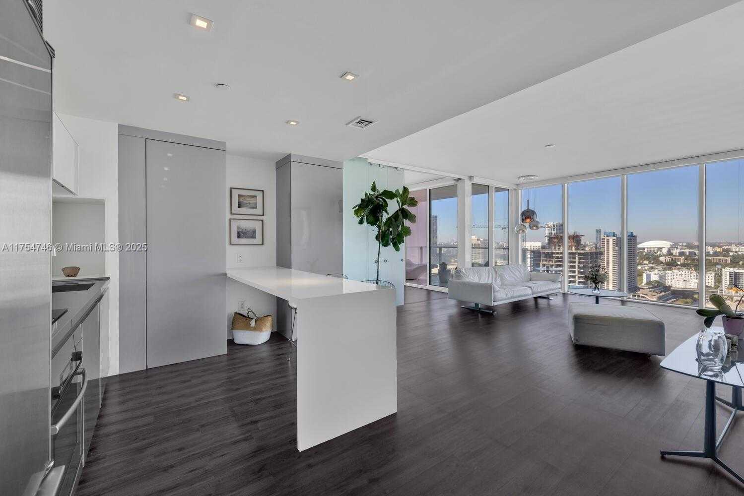 Small Image of 1040 BISCAYNE BLVD #2507, Miami Number 5