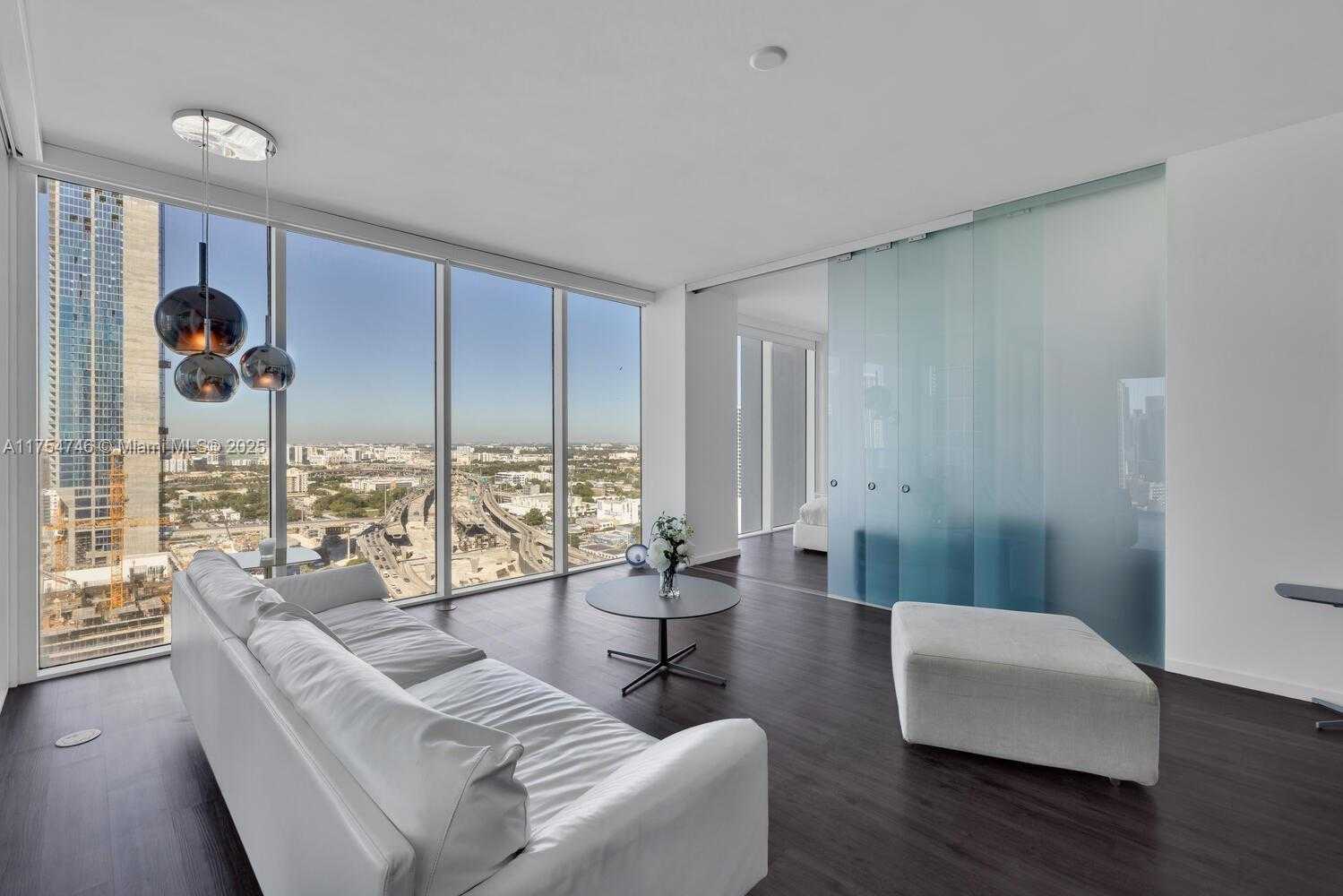 Small Image of 1040 BISCAYNE BLVD #2507, Miami Number 7