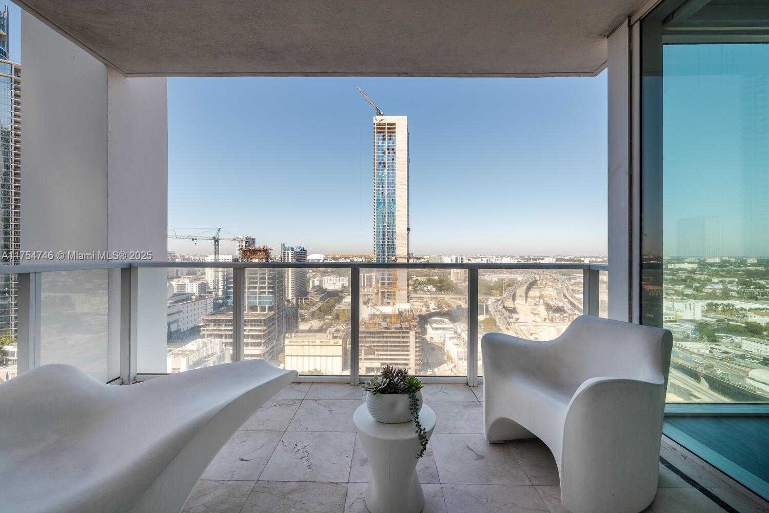 Small Image of 1040 BISCAYNE BLVD #2507, Miami Number 9
