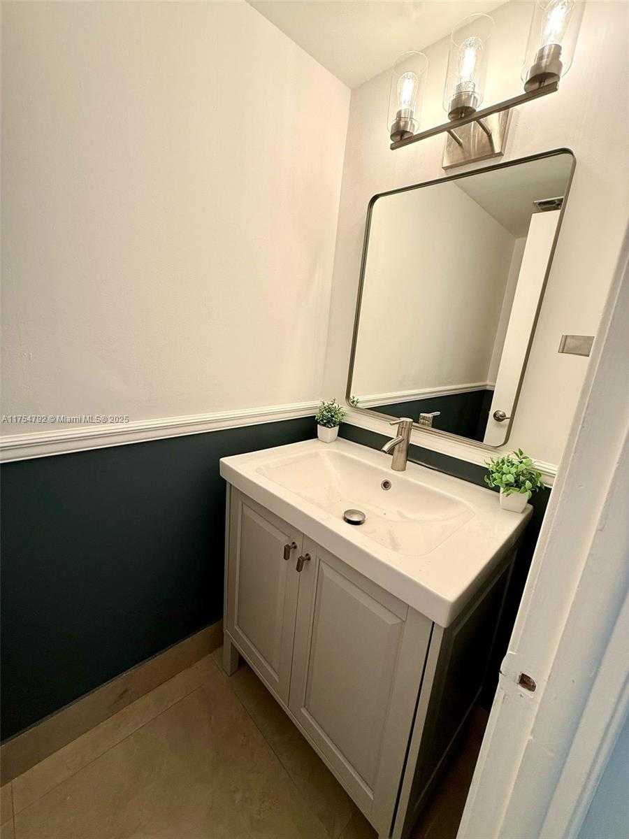 Small Image of 1080 94TH ST #602, Bay Harbor Islands Number 22
