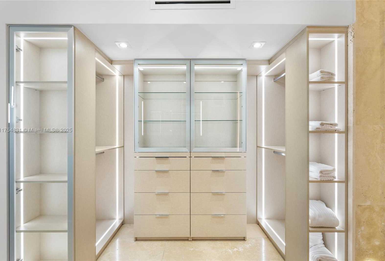 Small Image of 2301 COLLINS AVE #1011, Miami Beach Number 16