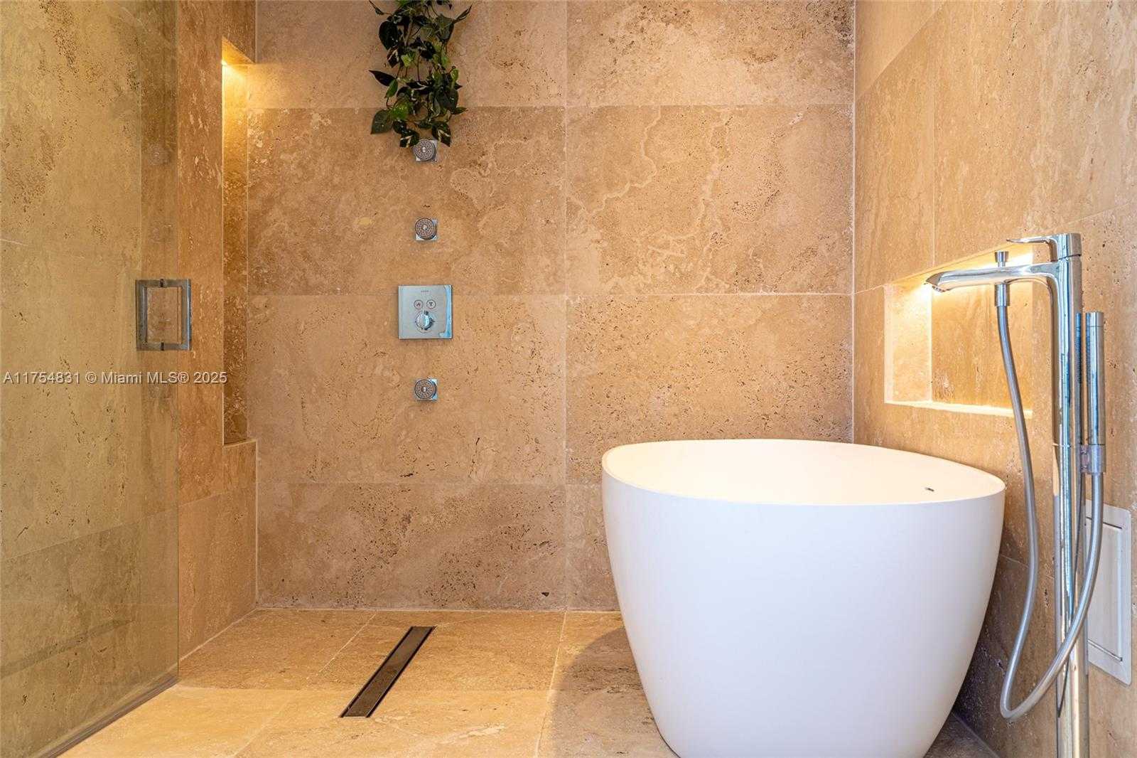Small Image of 2301 COLLINS AVE #1011, Miami Beach Number 18