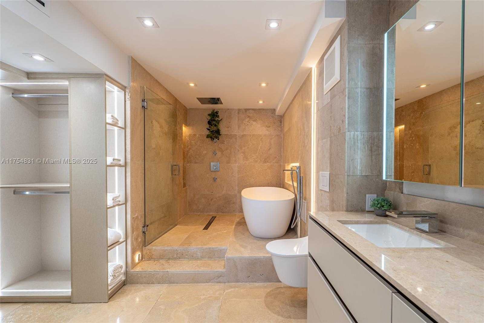 Small Image of 2301 COLLINS AVE #1011, Miami Beach Number 21