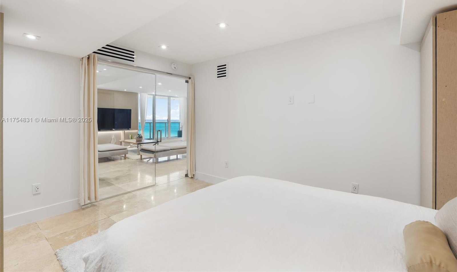 Small Image of 2301 COLLINS AVE #1011, Miami Beach Number 23