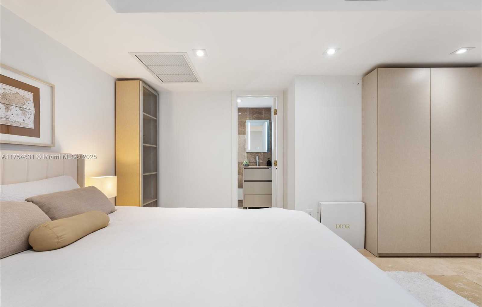 Small Image of 2301 COLLINS AVE #1011, Miami Beach Number 24