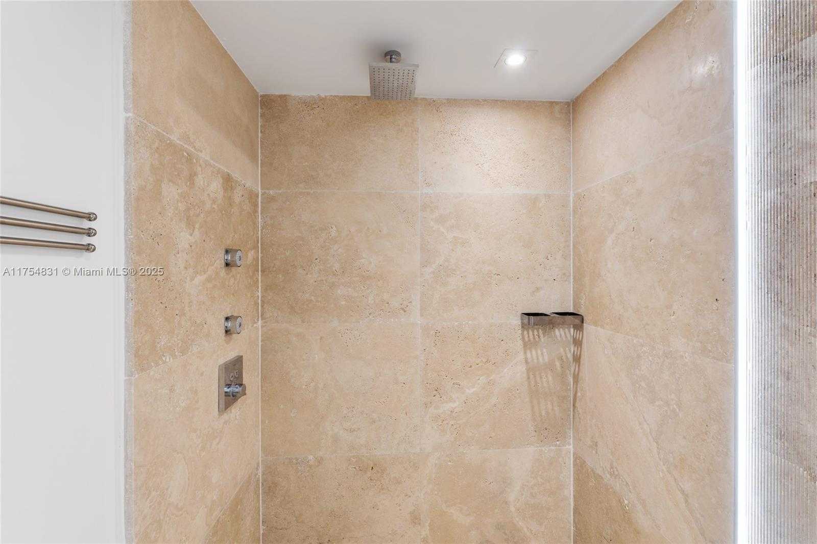 Small Image of 2301 COLLINS AVE #1011, Miami Beach Number 26