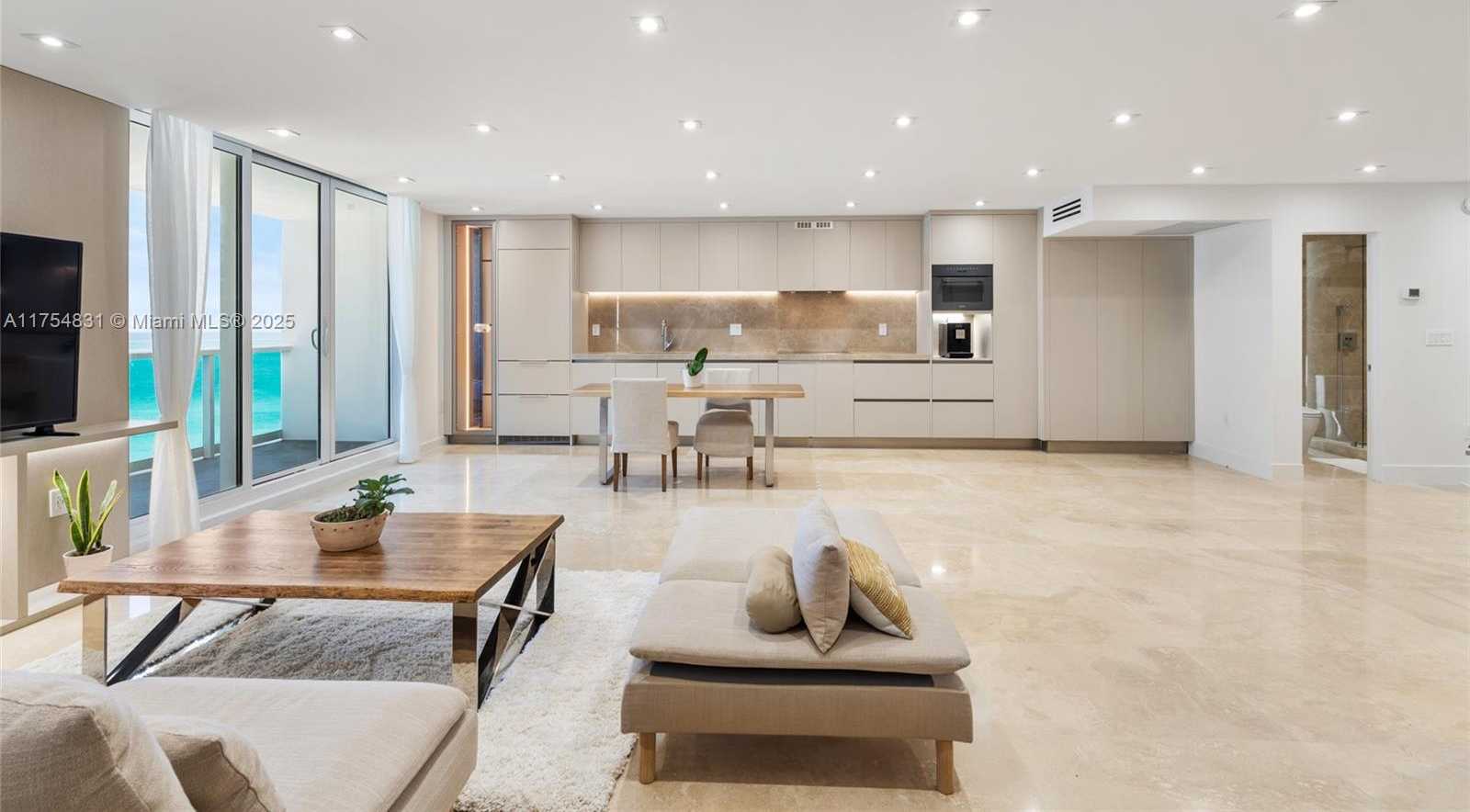 Small Image of 2301 COLLINS AVE #1011, Miami Beach Number 3