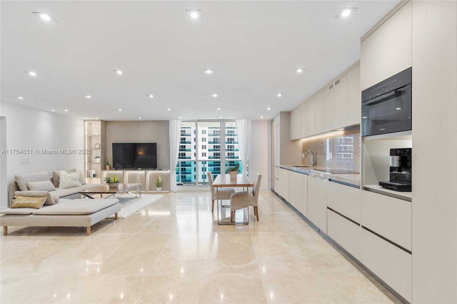 Small Image of 2301 COLLINS AVE #1011, Miami Beach Number 4