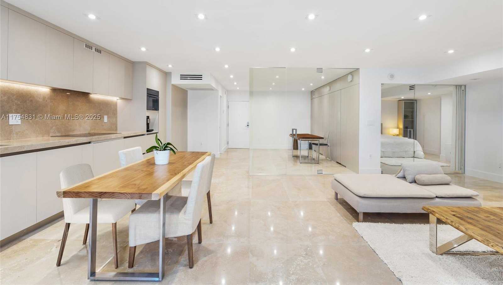 Small Image of 2301 COLLINS AVE #1011, Miami Beach Number 5
