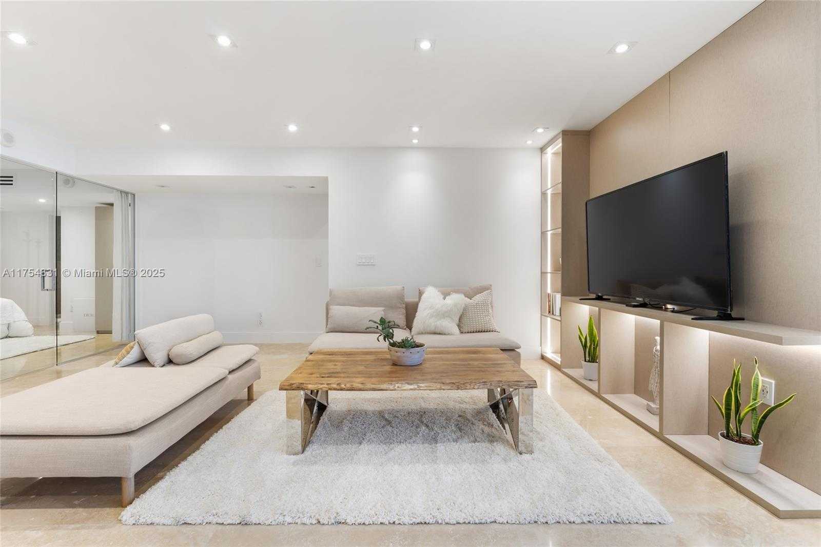 Small Image of 2301 COLLINS AVE #1011, Miami Beach Number 7