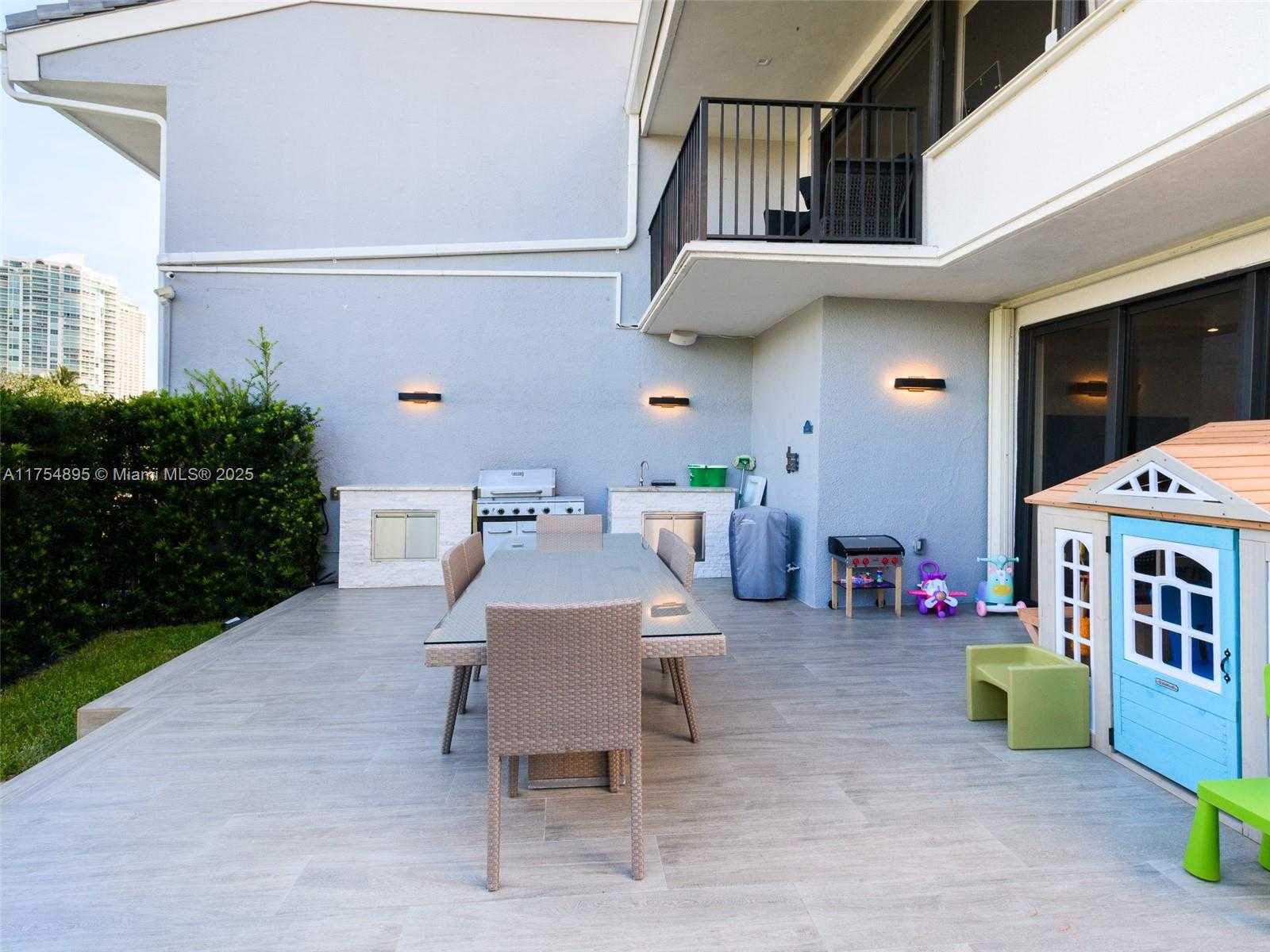 Small Image of 339 POINCIANA ISLAND DR #339, Sunny Isles Beach Number 25