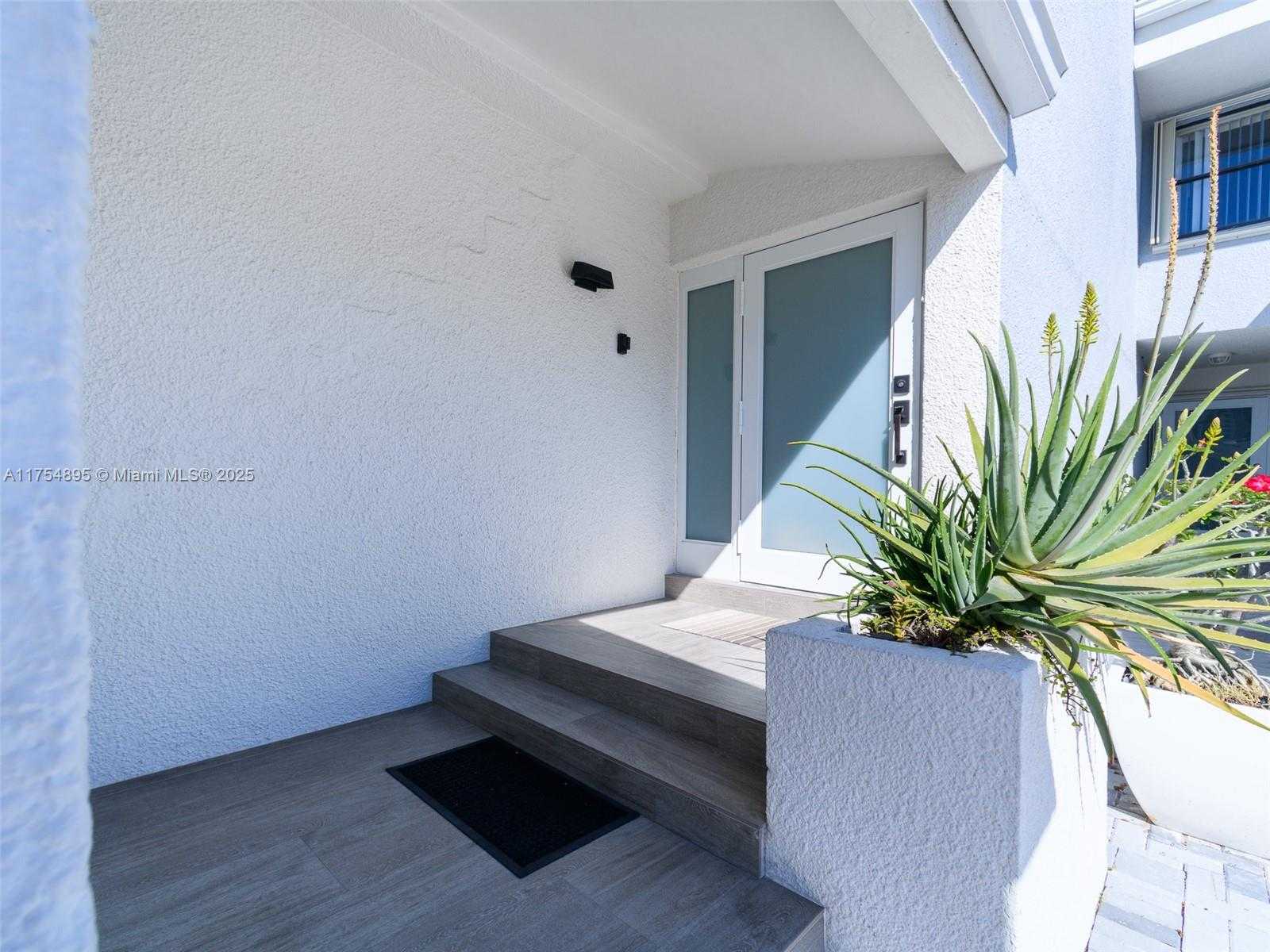 Small Image of 339 POINCIANA ISLAND DR #339, Sunny Isles Beach Number 4