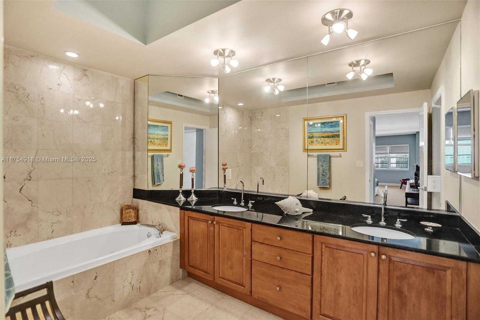Small Image of 6917 COLLINS AVE #PH 1, Miami Beach Number 18
