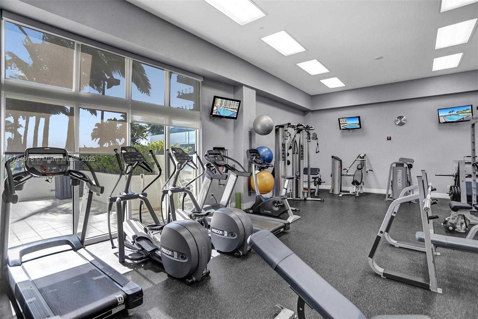 Small Image of 6917 COLLINS AVE #PH 1, Miami Beach Number 36